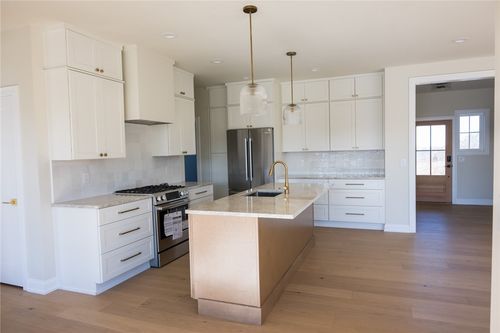 207 Revolution Way, Portsmouth, RI, 02871 | Card Image