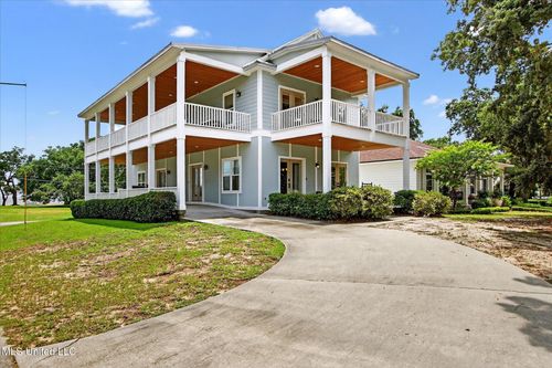 631 2nd St, Gulfport, MS, 39501-2208 | Card Image