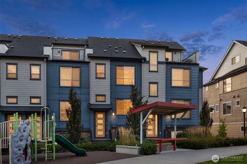 1053 6th Walk Ne, Issaquah, WA, 98029-5027 | Card Image