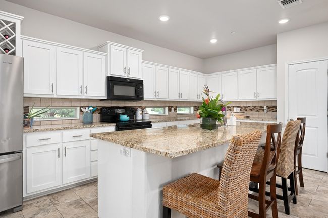 Kitchen & Dining Area | Image 6