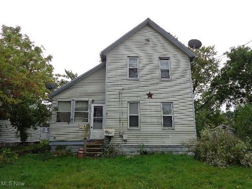 590 Flora Ave, Akron, OH, 44314-1749 | Card Image