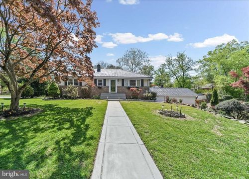 225 Chestnut St, NEWTOWN SQUARE, PA, 19073-3305 | Card Image