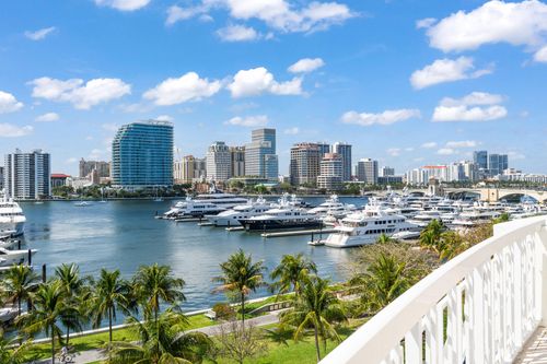 pha-389 S Lake Dr, Palm Beach, FL, 33480-4567 | Card Image
