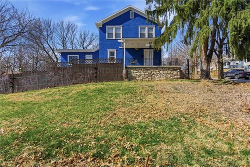 3939 Sunrise Dr, Kansas City, MO, 64123-1227 | Card Image