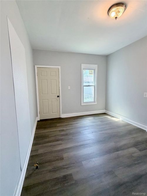 37 Le Blanc St, River Rouge, MI, 48218-1215 | Card Image