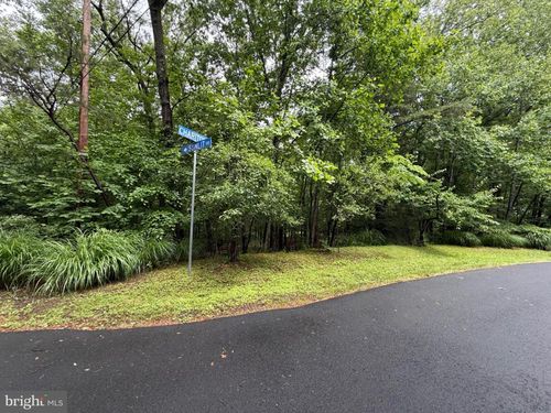 2704 Chariton St, OAKTON, VA, 22124-1608 | Card Image