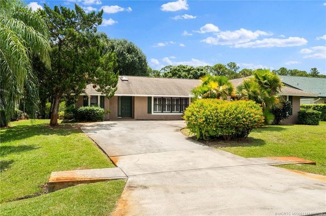 1339 Se Coral Reef St, House other with 3 bedrooms, 2 bathrooms and 2 parking in Port Saint Lucie FL | Image 15