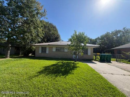 131 Tulip Ct, Gulfport, MS, 39501-8616 | Card Image