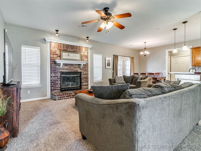 2018 Briarwood St, House other with 3 bedrooms, 2 bathrooms and null parking in Stroud OK | Image 14
