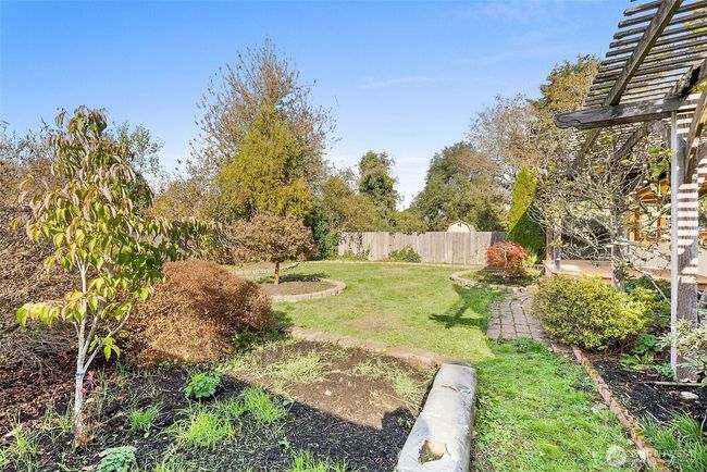 215 James St S, House other with 3 bedrooms, 2 bathrooms and 2 parking in Roy WA | Image 30