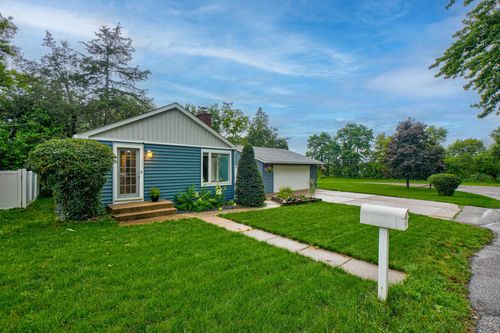 1213 10th St, Hudson, WI, 54016-1422 | Card Image