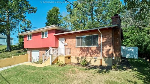 1202 Crown Dr, South Charleston, WV, 25309-2402 | Card Image