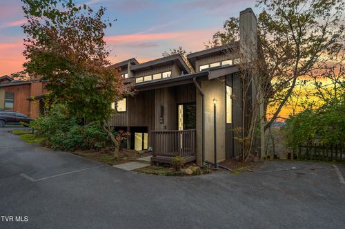 111-111 Tree Top Ln, Johnson City, TN, 37601-1331 | Card Image