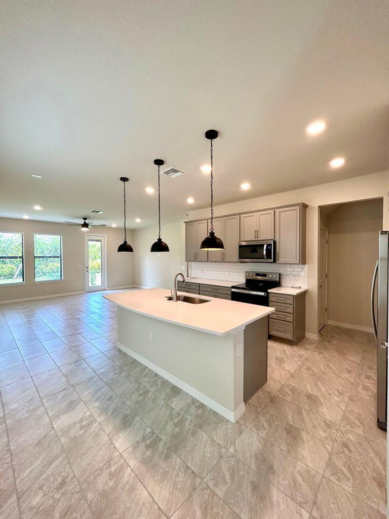 Residential Lease in Lake Worth 2