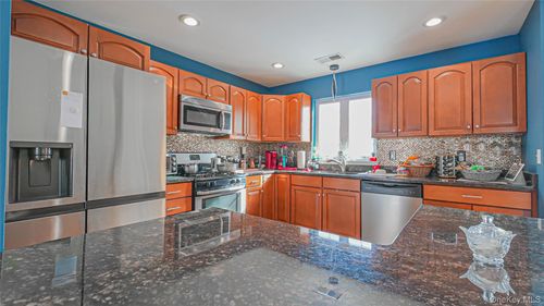 2078 Route 6, Middletown, NY, 10940-7667 | Card Image