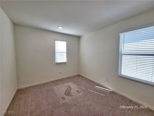 Unfurnished room with carpet flooring and baseboards | Image 10