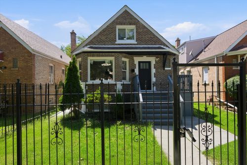 6604 S Rockwell St, Chicago, IL, 60629-1738 | Card Image