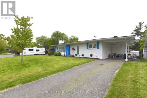 989 Goren Ave, Ottawa, ON, K1G2T8 | Card Image
