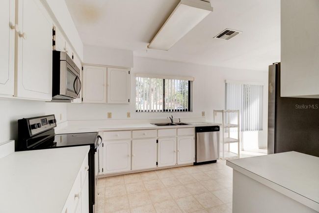 524 Brown Pelican Dr, Townhouse with 3 bedrooms, 2 bathrooms and null parking in DAYTONA BEACH FL | Image 6