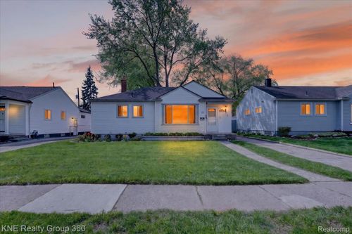 31325 Sheridan St, Garden City, MI, 48135-3305 | Card Image