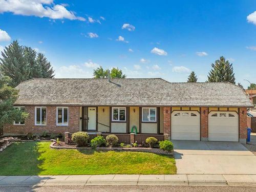 5 Ross View Bay Se, Medicine Hat, AB, T1B3H9 | Card Image
