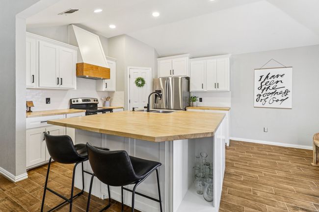 1708 Crestmeadow Ln, House other with 3 bedrooms, 2 bathrooms and null parking in Mansfield TX | Image 15