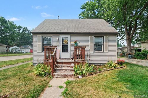 1107 E Hayes Ave, Hazel Park, MI, 48030-2620 | Card Image