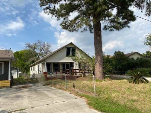 1004 Mccall Ave, Conroe, TX, 77301-2228 | Card Image
