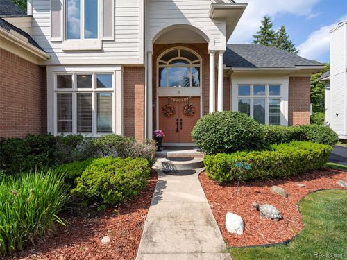 7304 Colchester Ln, West Bloomfield, MI, 48322-3185 | Card Image