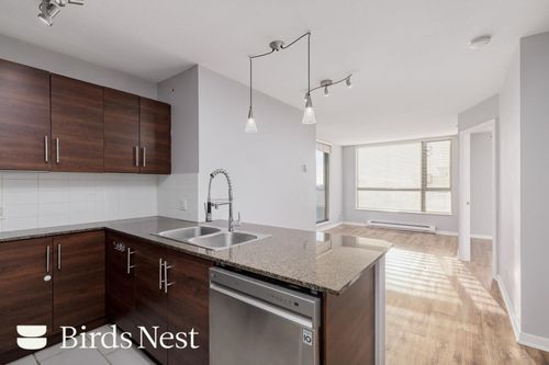 1108-813 Agnes St, New Westminster, BC, V3M0A9 | Card Image
