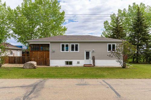 214 Railway Avenue, Rosalind, AB, T0B3Y0 | Card Image