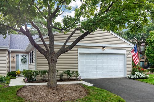 7 The Court Of Greenway, Northbrook, IL, 60062-3204 | Card Image