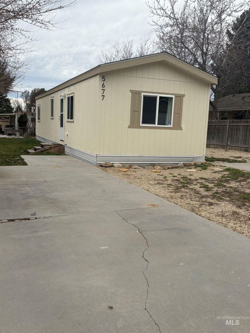 5677 E Woodcross Dr, Boise, ID, 83716-8718 | Card Image