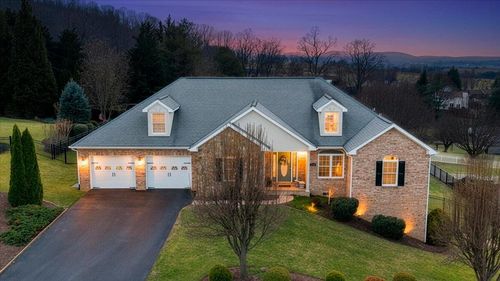 390 Stoneledge Dr, Roanoke, VA, 24019-8671 | Card Image
