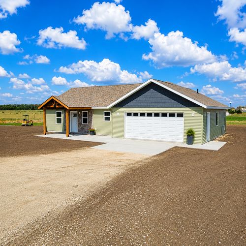 160 Cozy Oak Dr E, Ottertail, MN, 56571-2810 | Card Image
