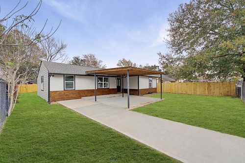 5719 Southwind St, Houston, TX, 77033-2027 | Card Image