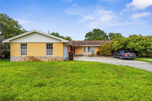 1831 Hiltonia Cir, West Palm Beach, FL, 33407-3517 | Card Image