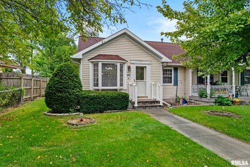 4-207 N Mississippi St, Blue Grass, IA, 52726-9724 | Card Image