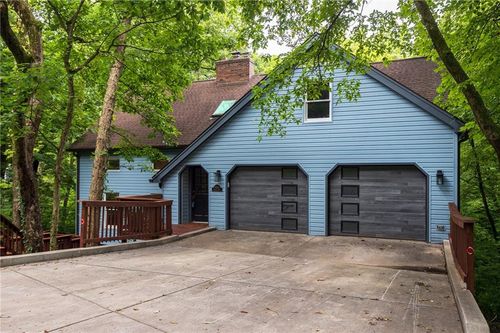 5420 Nw Foxhill Rd, Parkville, MO, 64152-3426 | Card Image