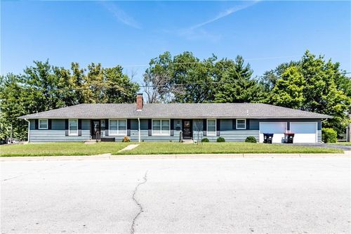 203-201-203 E Russell Ave, Warrensburg, MO, 64093-1233 | Card Image