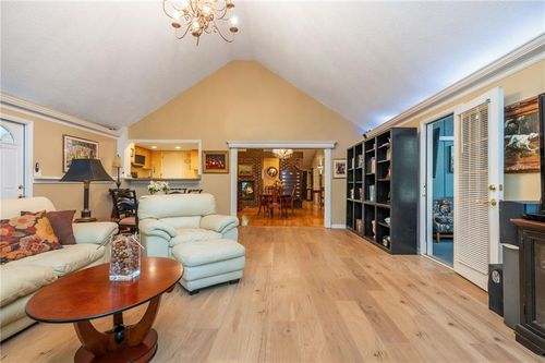2805 Burtz Dr, Marietta, GA, 30068-3609 | Card Image