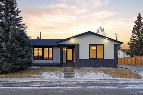 4904 Valiant Dr Nw, Calgary, AB, T3A1X2 | Card Image