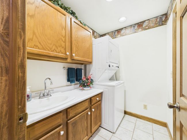 72 S Beaver St, House other with 3 bedrooms, 4 bathrooms and null parking in Carroll OH | Image 26