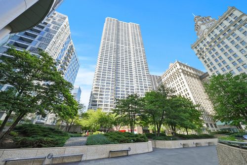 714-405 Wabash Ave, Chicago, IL, 60611-3595 | Card Image