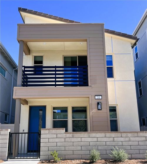 211 Goldfinch St, Rancho Mission Viejo, CA, 92694-1678 | Card Image