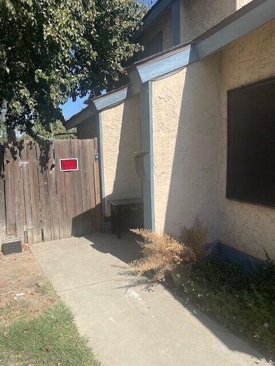 1219 E Ferguson Avenue, House other with 3 bedrooms, 2 bathrooms and null parking in Visalia CA | Image 3