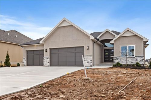 18460 Pawnee Ln, Overland Park, KS, 66085-4302 | Card Image