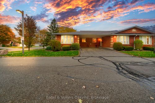 22-20 Courtland Dr, Brantford, ON, N3R7Y2 | Card Image