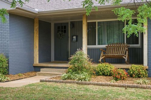 10616 Greystone Ave, The Village, OK, 73120-3214 | Card Image