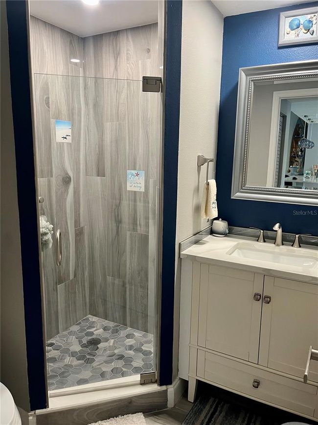 Guest Bathroom | Image 12